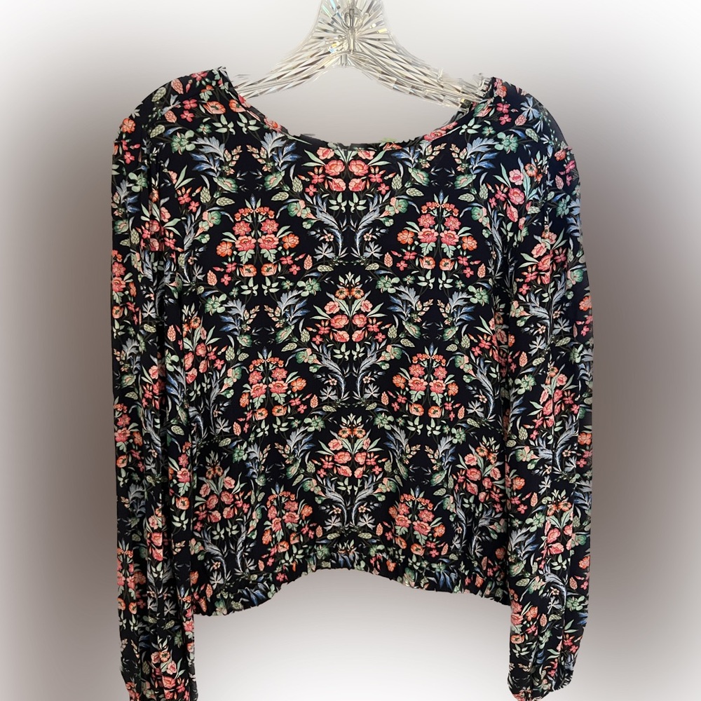 Cropped floral blouse